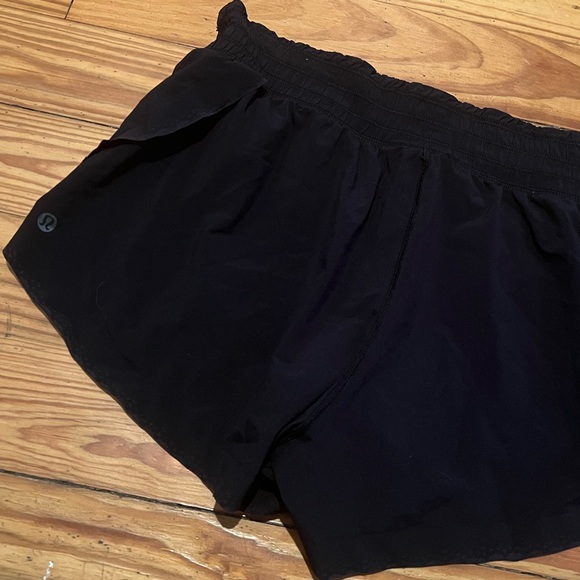 LULULEMON Flowy Shorts SIZE 8 *** RARE - Picture 2 of 3
